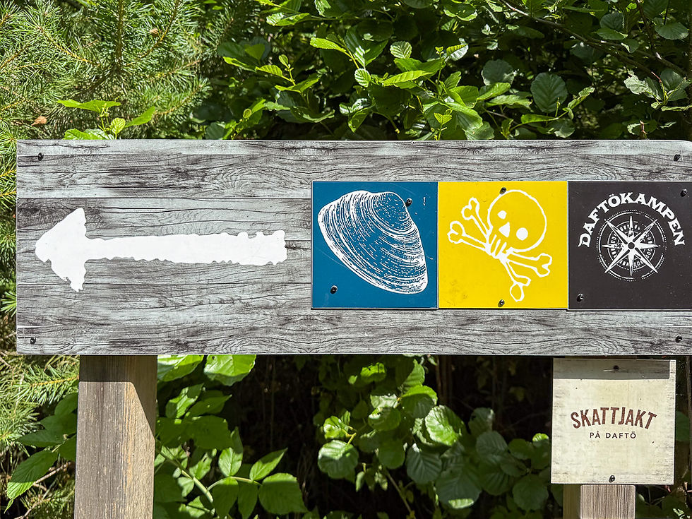 Skilt til turløypene i Daftö Resort ved Strömstad