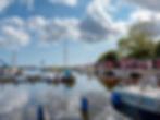 Havn med molo og små båter Smygehavn i Skåne