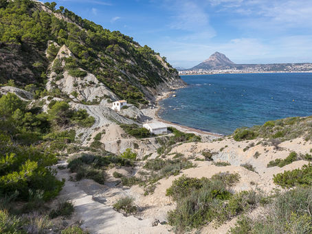 Sardinera - Spanish coastal cliffs - hike along the coast