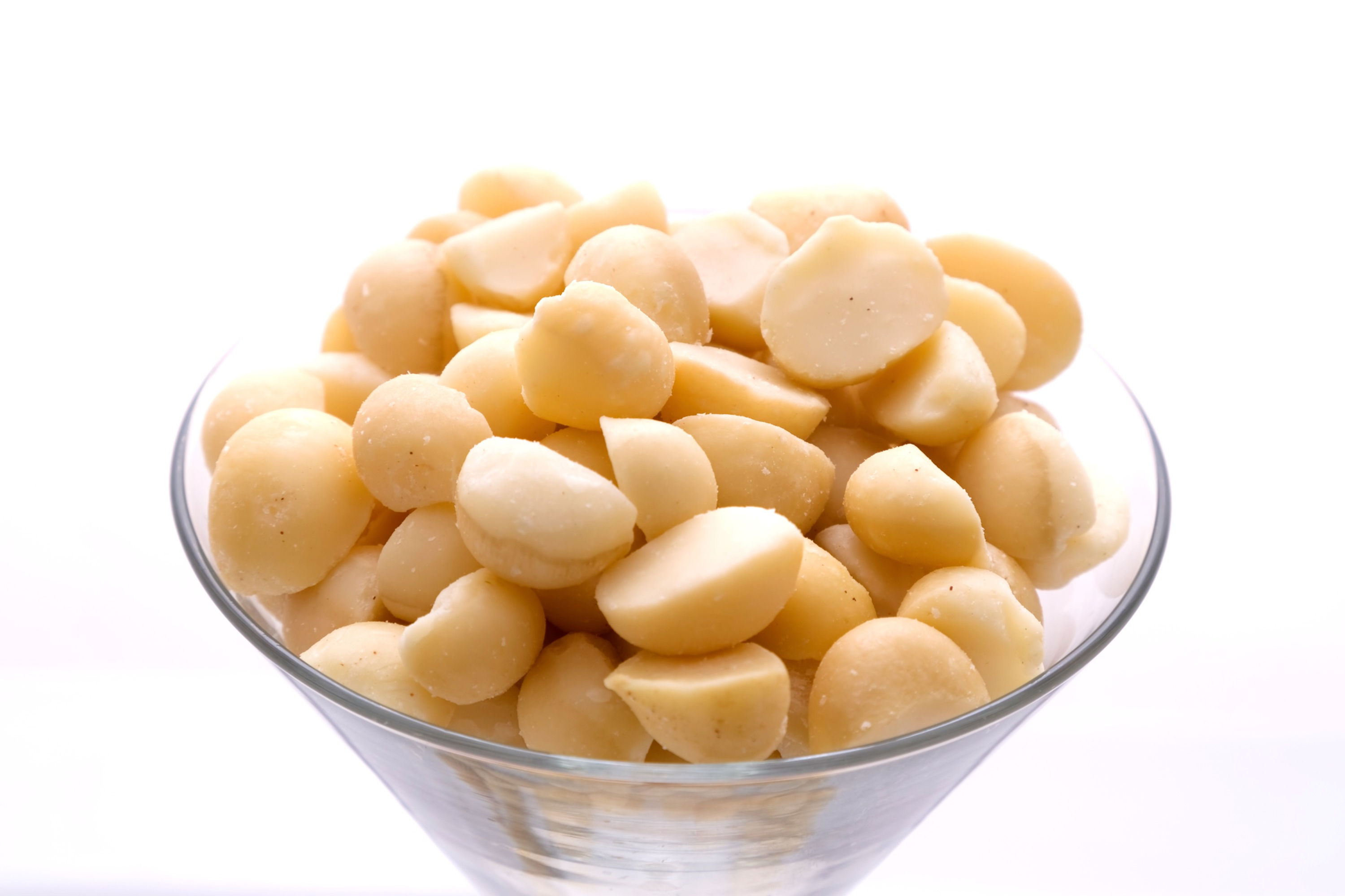 מקדמיה חצאים - 500 גרם