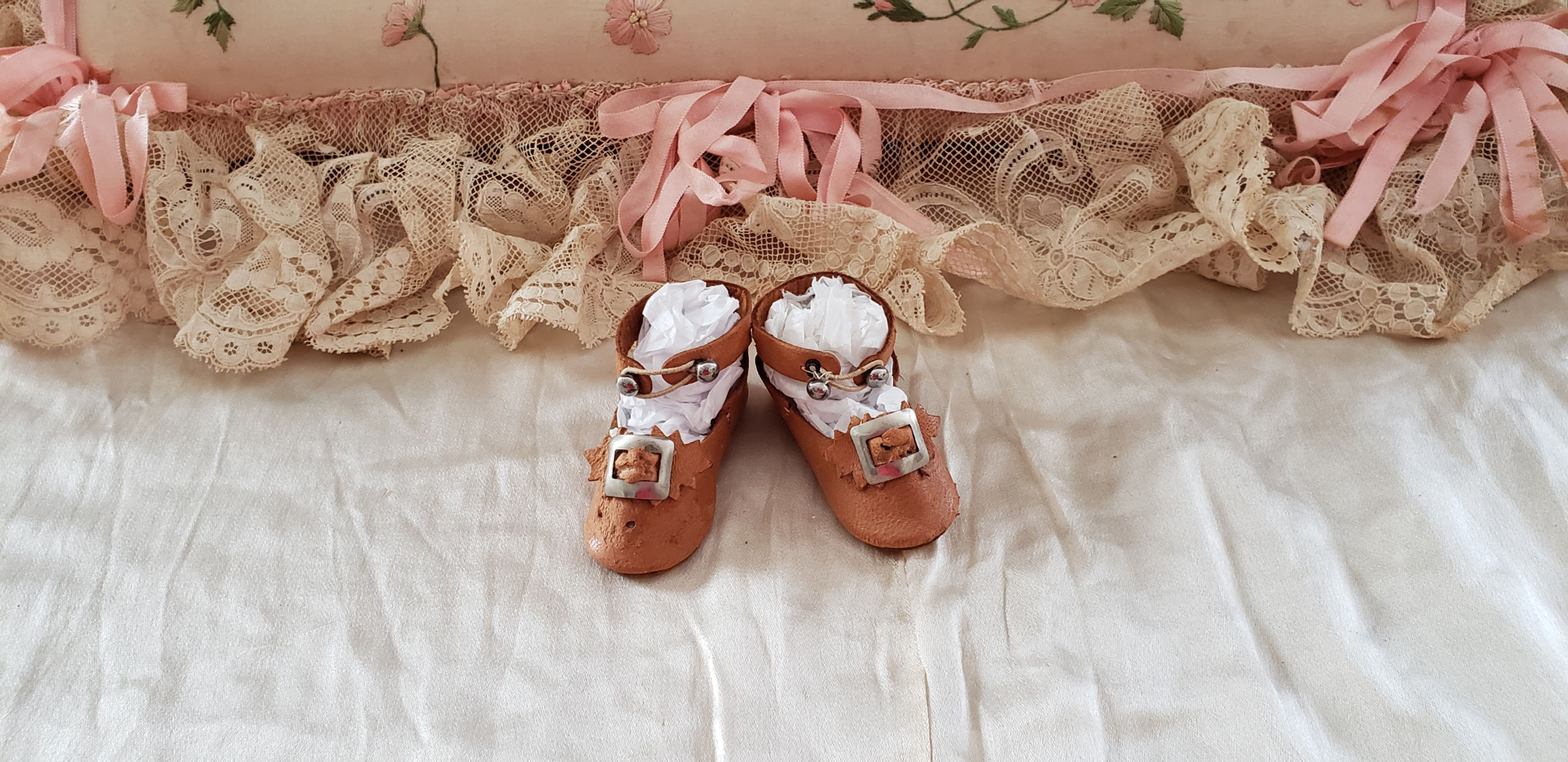 Antique Tan Leather Doll shoes - 2 3/4"