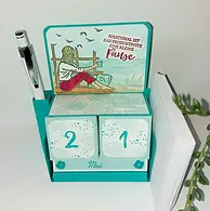 Ewiger Kalender mit Stifthalter und Notizblättern