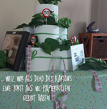Torte aus WC-Papierrollen