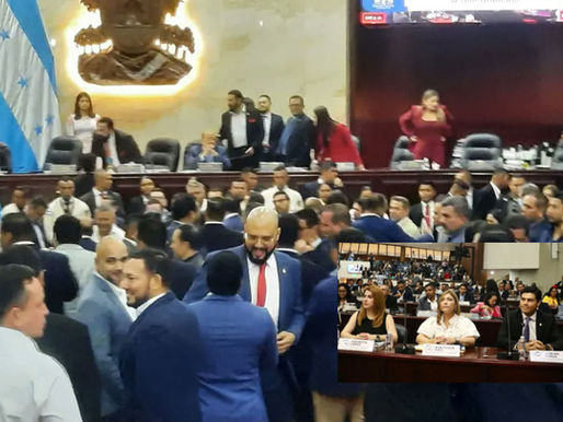 Violencia y caos en el Congreso: colectivos y diputados de Libre agreden a consejeras del CNE