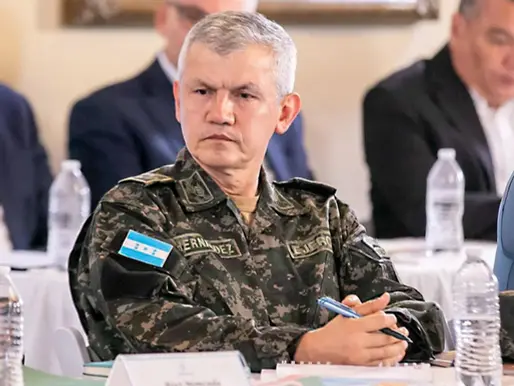 General Roosevelt responde con dureza a oficiales en retiro que exigen su renuncia