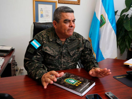 Presidenta Castro habría solicitado la renuncia del director del INP general Ramiro Muñoz