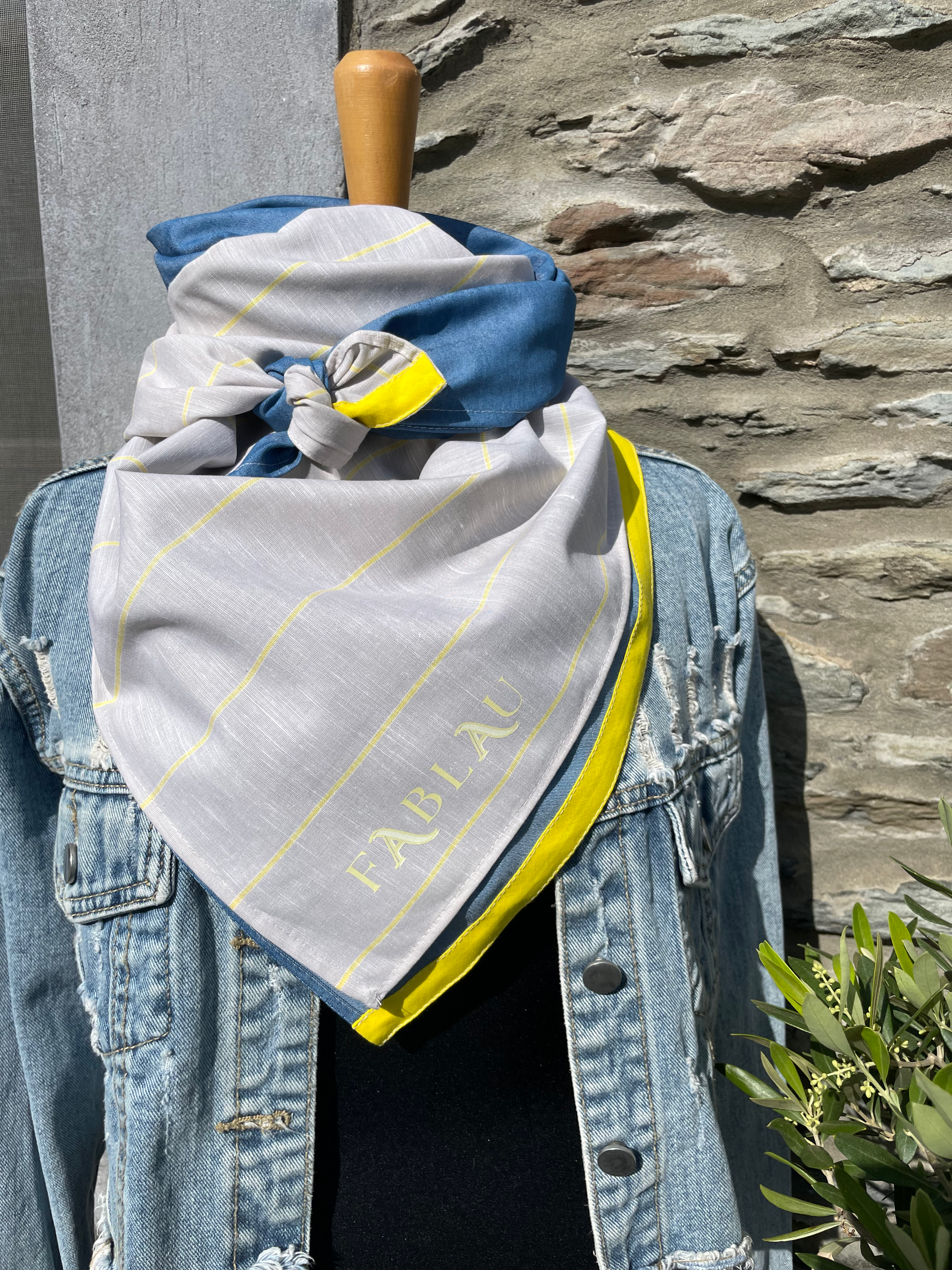 Le carré ligne jaune