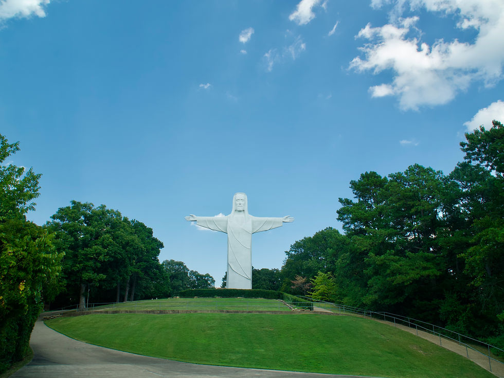 Front view of the statue of the Christ of the Ozark