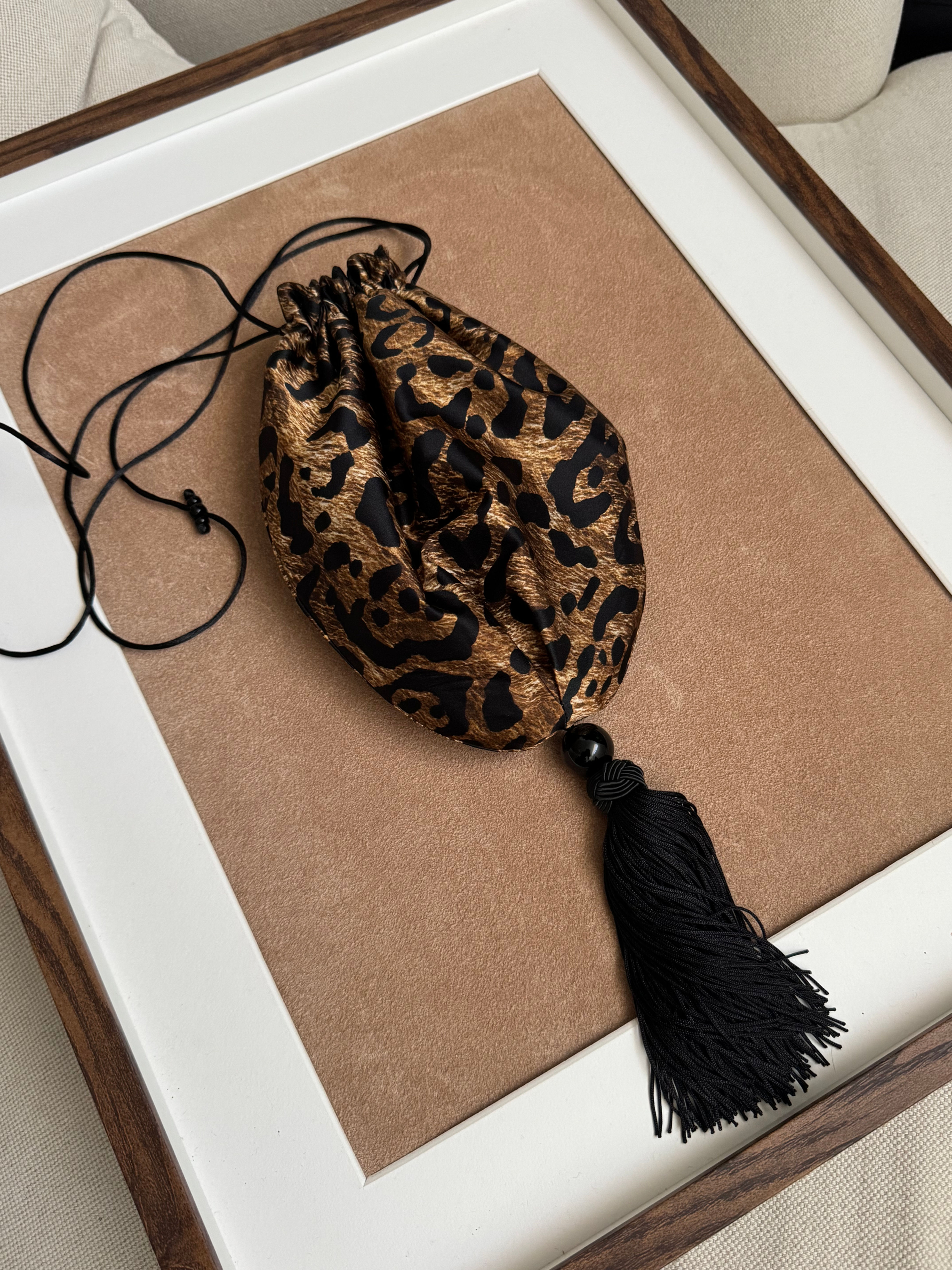 Silk Pouch with onyx and tassel | Leo