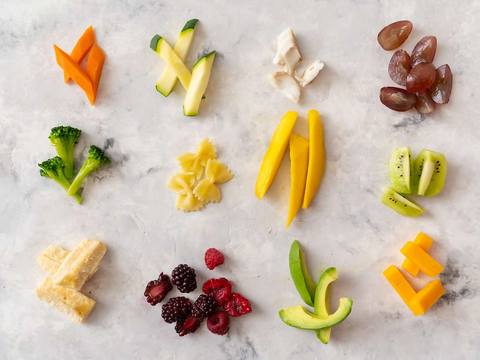 Aquí se muestras ejemplos de frutas y verduras bien cortadas.