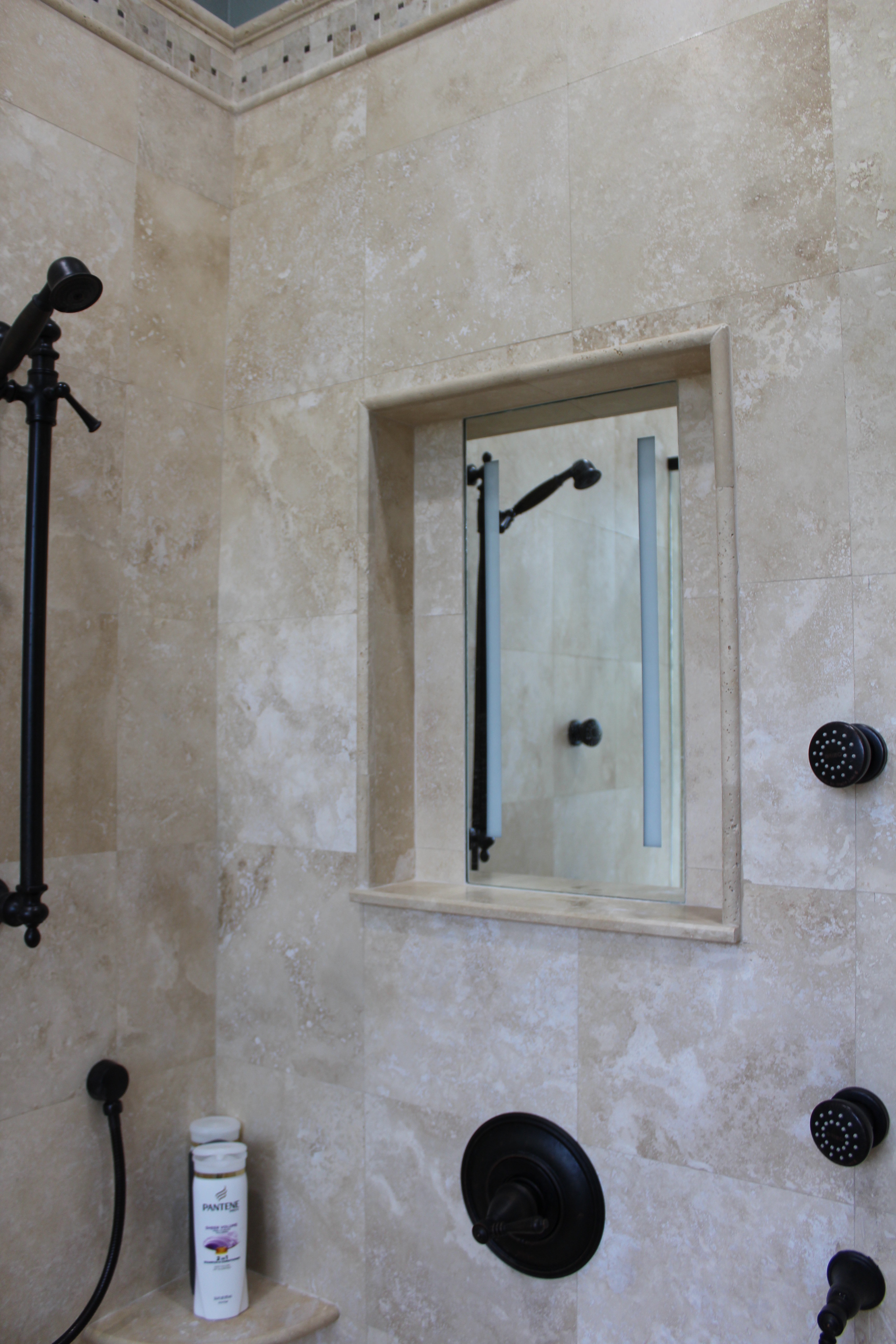 Built-in fogless mirror with lights