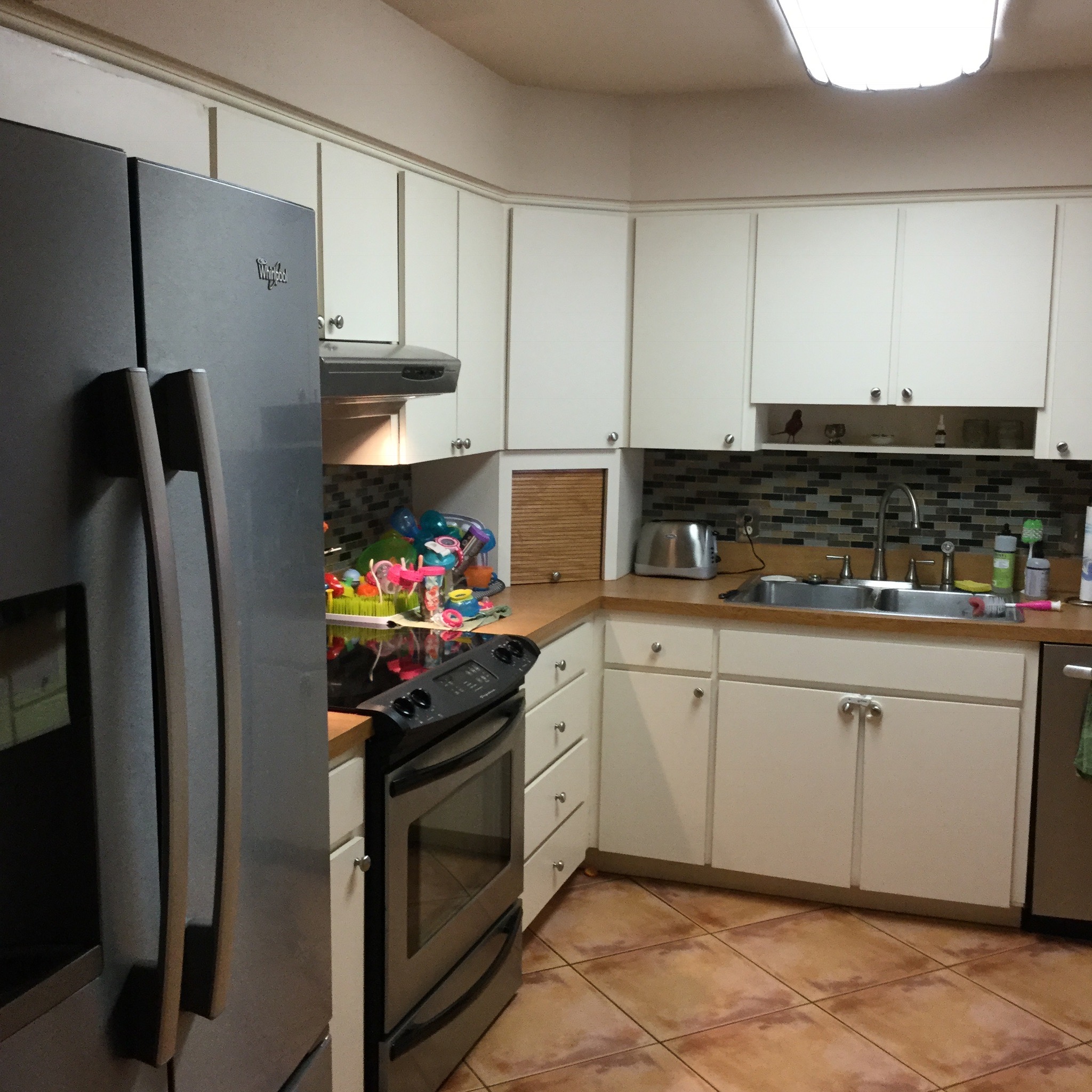 outdated tile/cabinets