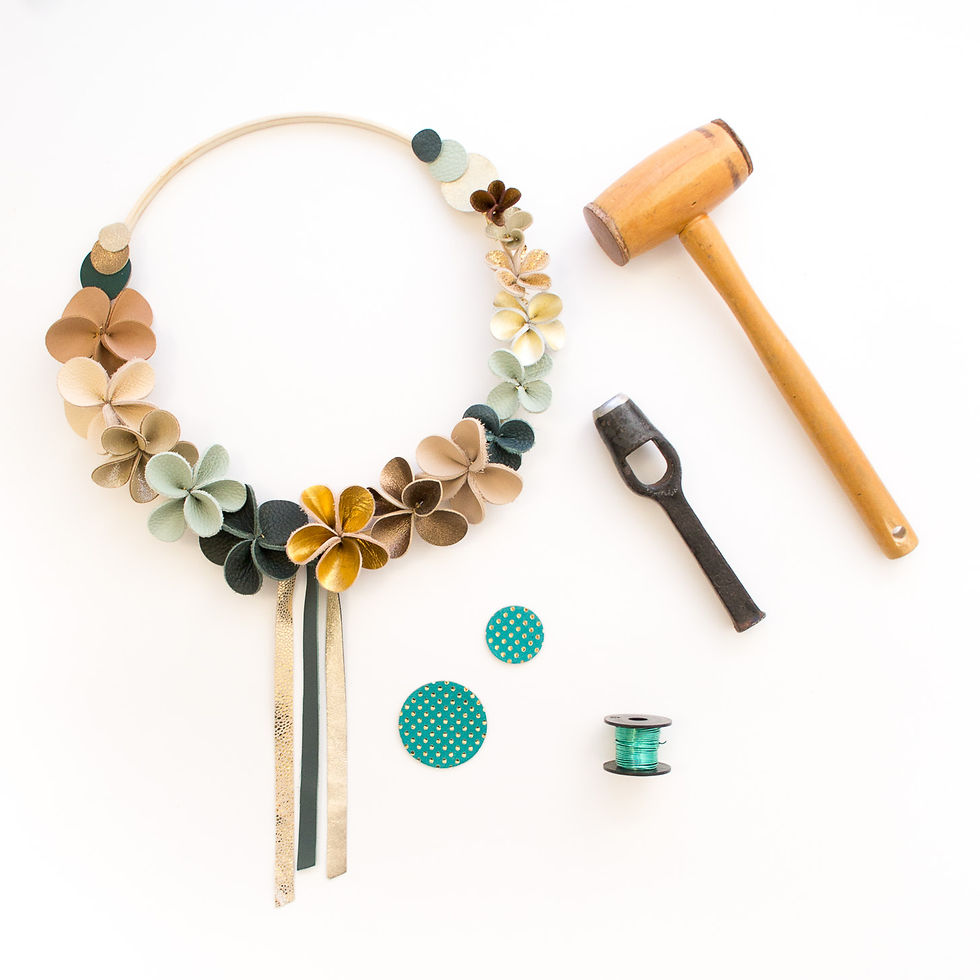 atelier couronne de fleurs en cuir