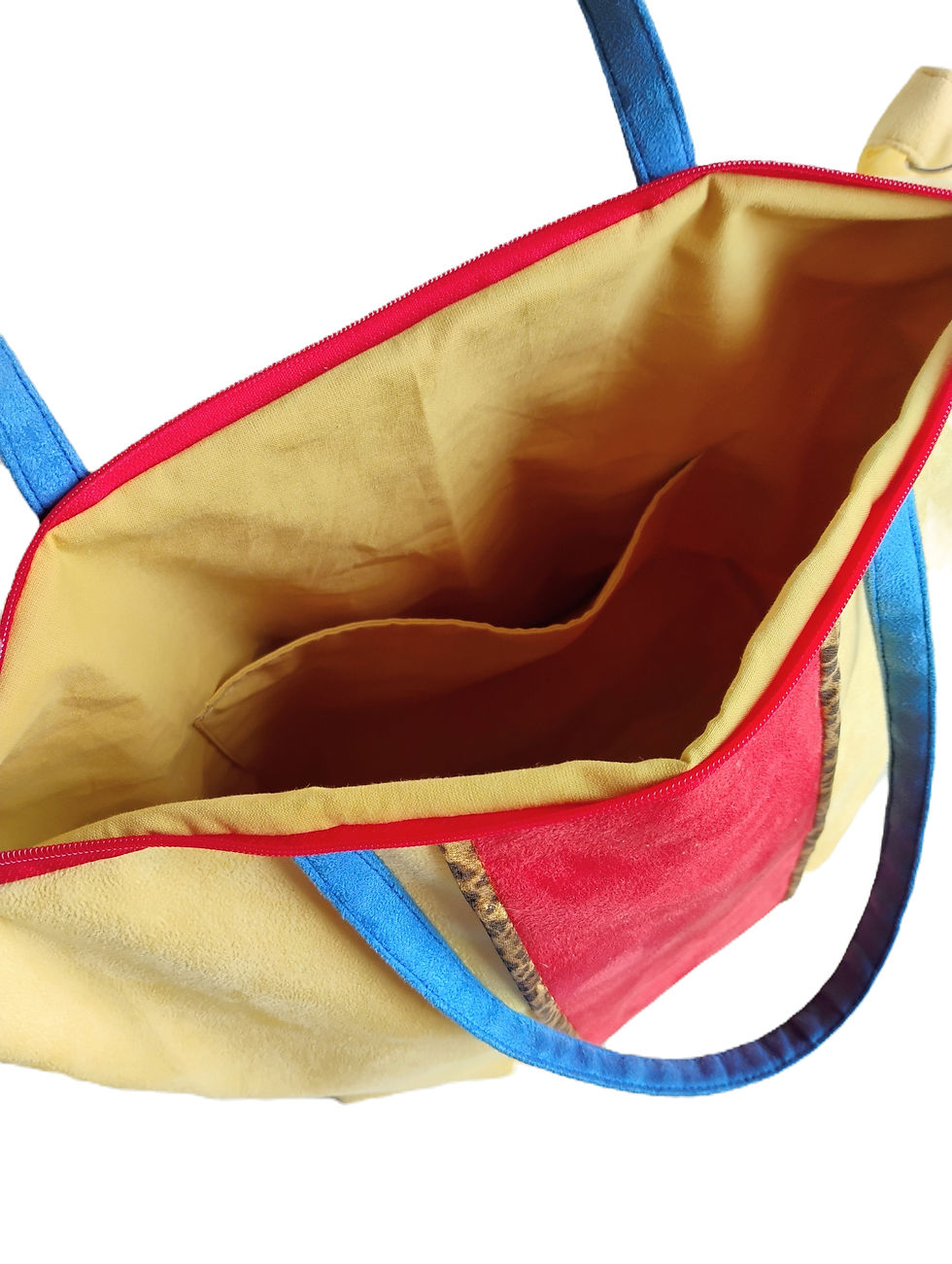 borsa con fodera interna in cotone giallo ocra e comoda tascha interna