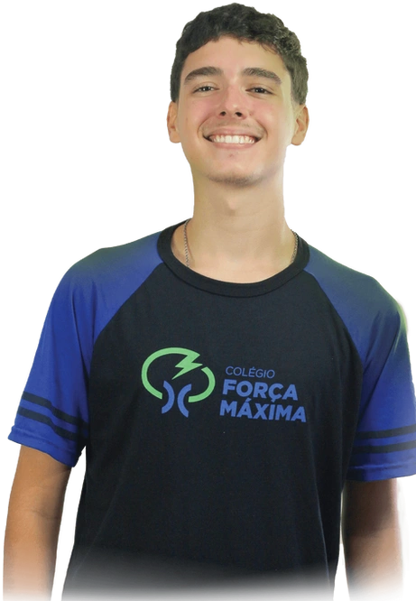 estudante com a camiseta da escola