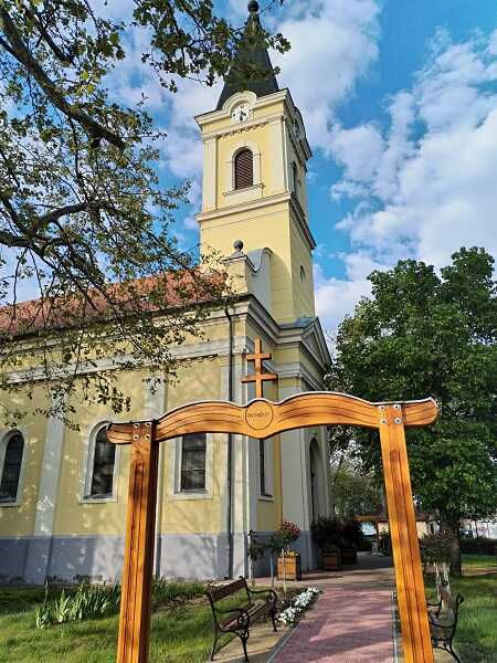 Balástya templomának három kapuja