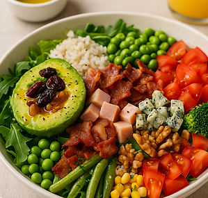 Relajate en Termas del Guaychú con una experiencia que combina spa de 45 minutos y un plato fresco y gourmet en la confitería “El Cardenal Azul”. Un balance perfecto entre bienestar y gastronomía, ideal para quienes buscan una opción distinta, nutritiva y deliciosa.