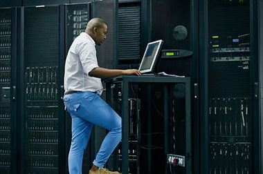 data-center-worker-475x600.jpg