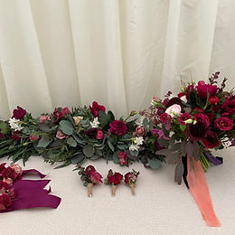 Guest buttonholes and corsages