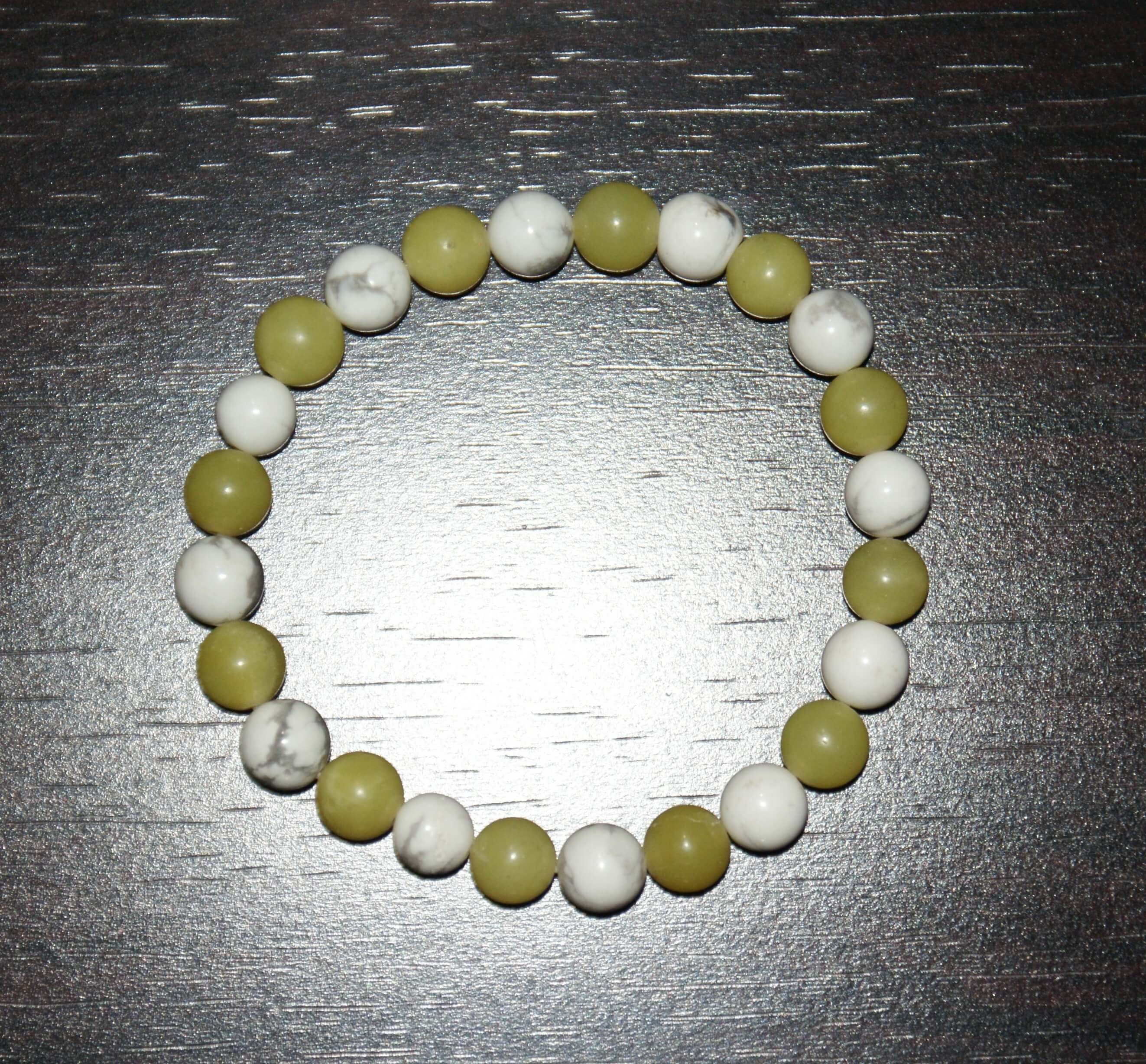 Armband aus Jade und Howlith von Mayd in Germany Edelsteinschmuck