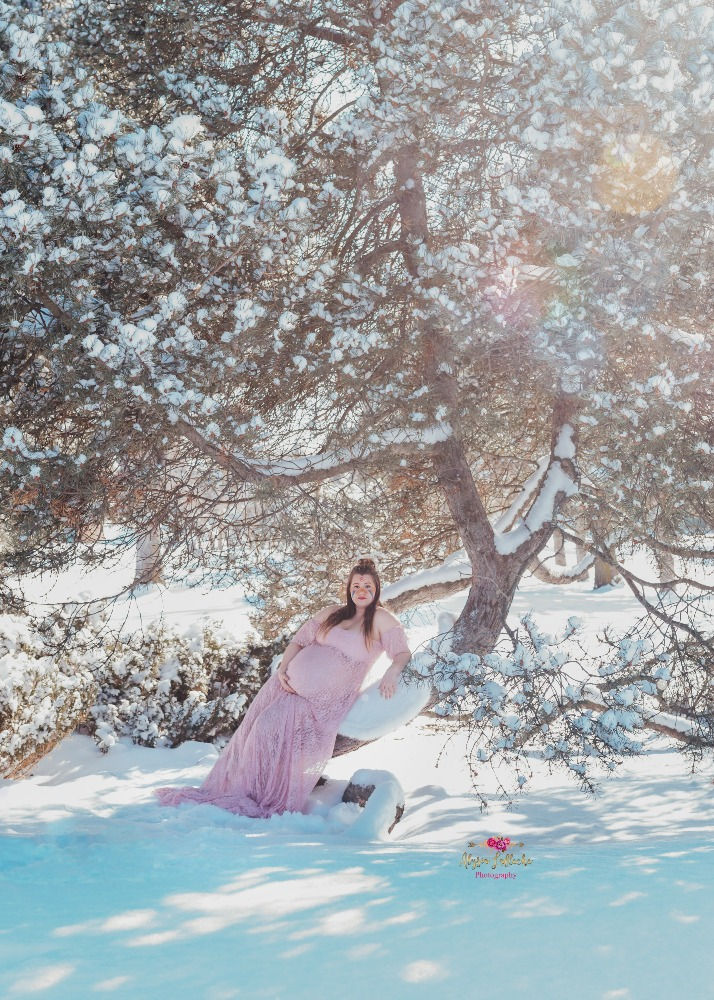 winter maternity photoshoot