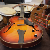 Guitare_jeanluc_delpinao_modele_unique.png