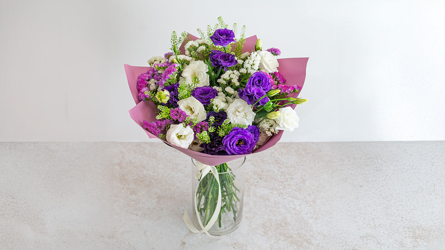 purple kiss - סגול לבן