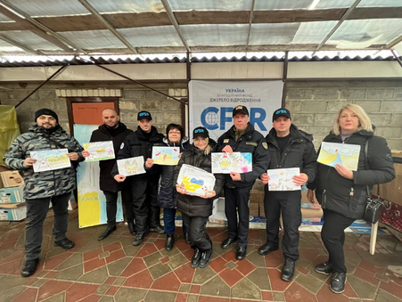 Команда KHC та CFSR привітали зі Святами діток вимушених переселенців та місцевих у Чугуїві