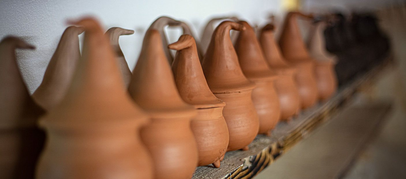 Chaudron de sorcière céramique. Poterie de socière. Chaudron à chapeau.