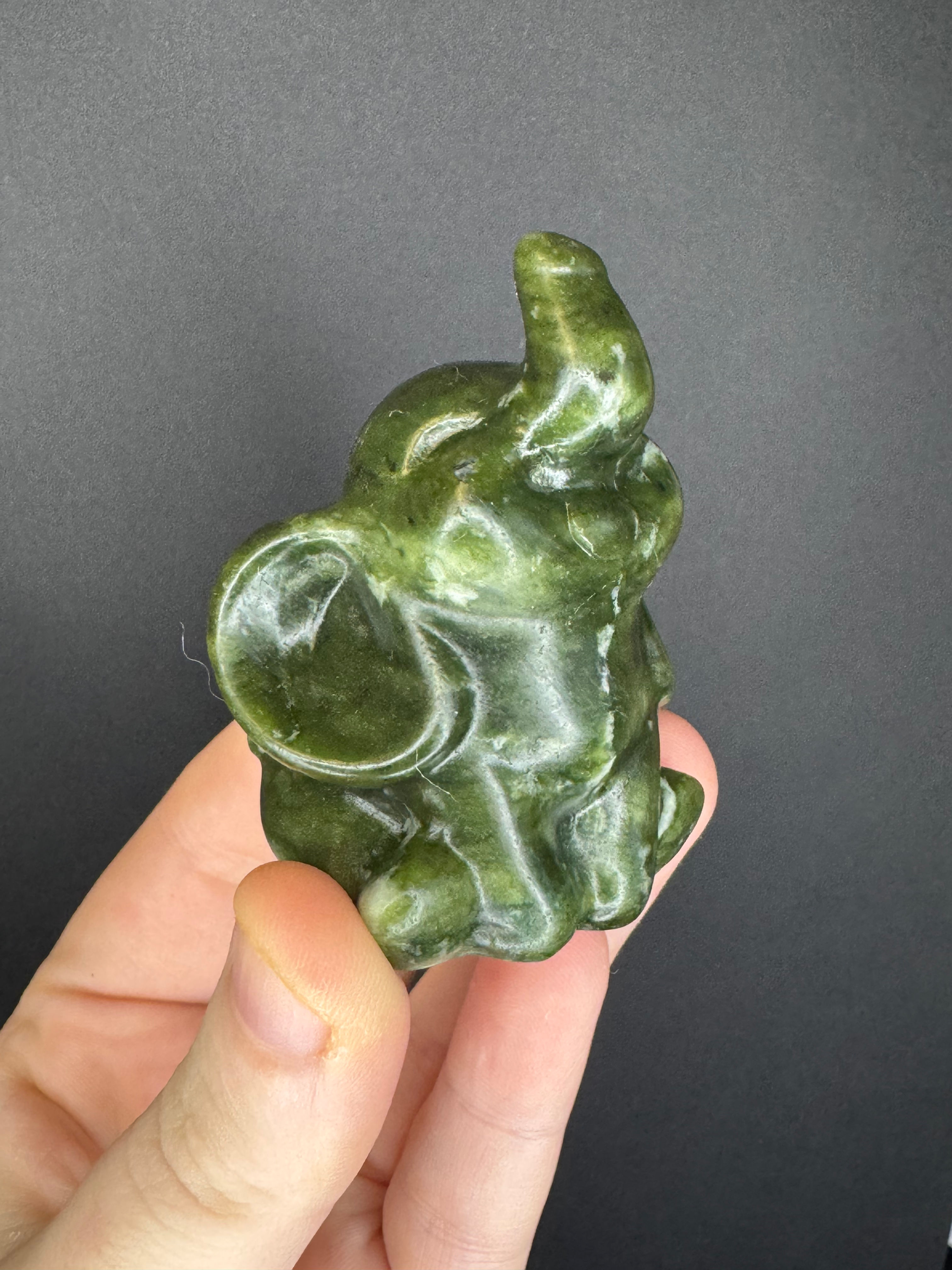 Green jade elephant 100g ele3
