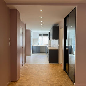 Projet — Appartement contemporain avec touches décoratives personnalisées