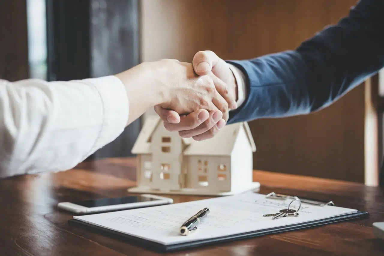real-estate-agent.webp