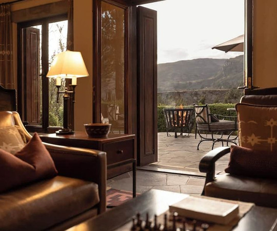 Salon privé de la Suite Présidentielle avec cheminée à Las Casitas, A Belmond Hotel, Colca Canyon