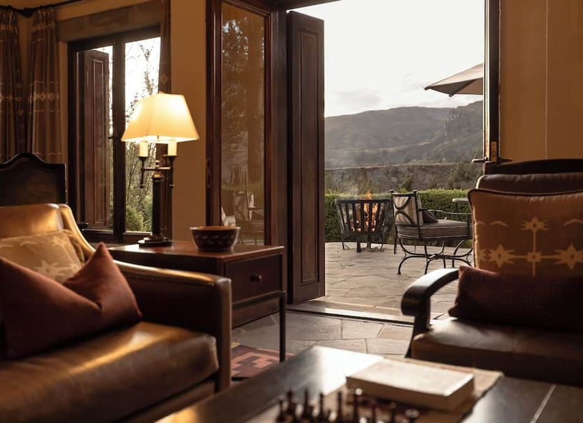Salon privé de la Suite Présidentielle avec cheminée à Las Casitas, A Belmond Hotel, Colca Canyon