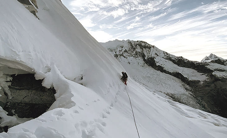 Découvrez l'Alpamayo avec Graine de Voyageur L'Alpamayo, souvent considéré comme la plus belle montagne du monde, offre une expérience unique et exclusive pour les aventuriers. Avec Graine de Voyageur, votre agence de voyage sur mesure, partez à la conquête de ce sommet majestueux. Profitez d'un itinéraire spécialement conçu pour vous immerger dans la beauté spectaculaire des Andes péruviennes. Vivez une aventure inoubliable où chaque étape est soigneusement planifiée pour une expérience haut de gamme et authentique.