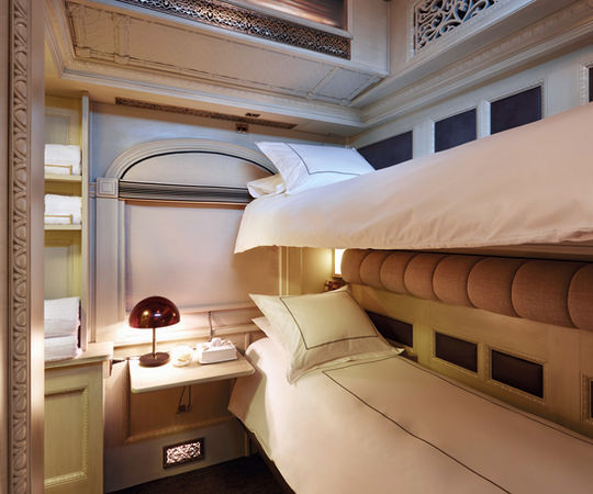Configuration nuit avec lits superposés confortables dans une cabine Bunk Bed du Belmond Andean Explorer