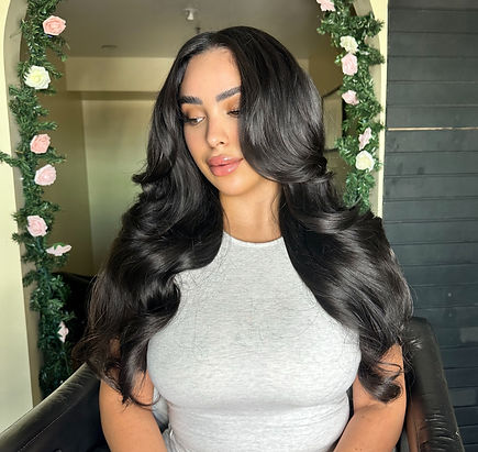 Model is wearing 24" body wave bundles.