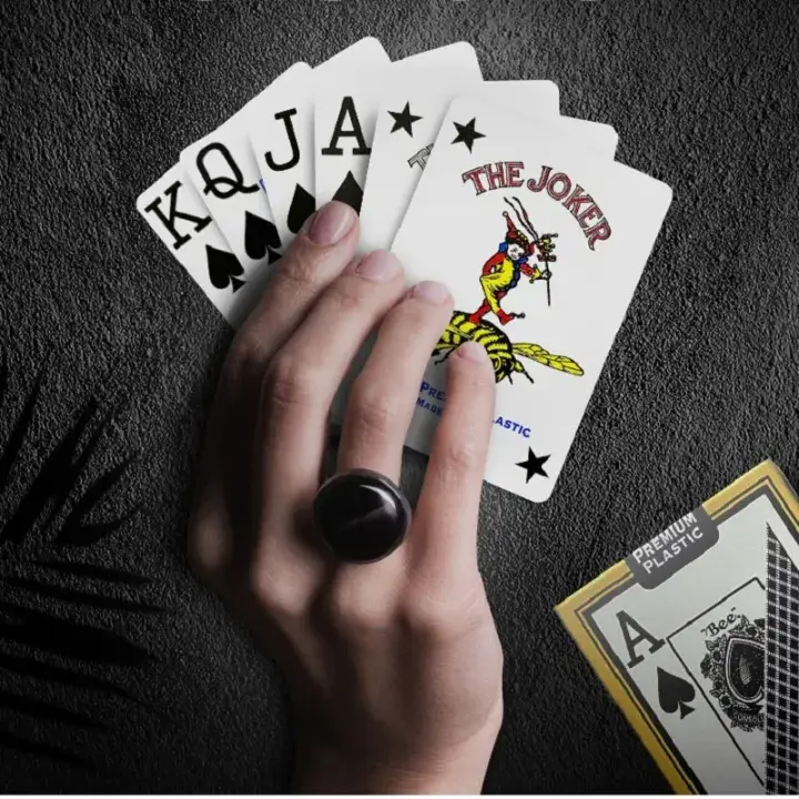 Thumbnail: Bee Premium Plastic Jumbo Index Playing Cards - Blue (蜜蜂牌防水塑膠PVC特大字體撲克牌啤牌-藍色)