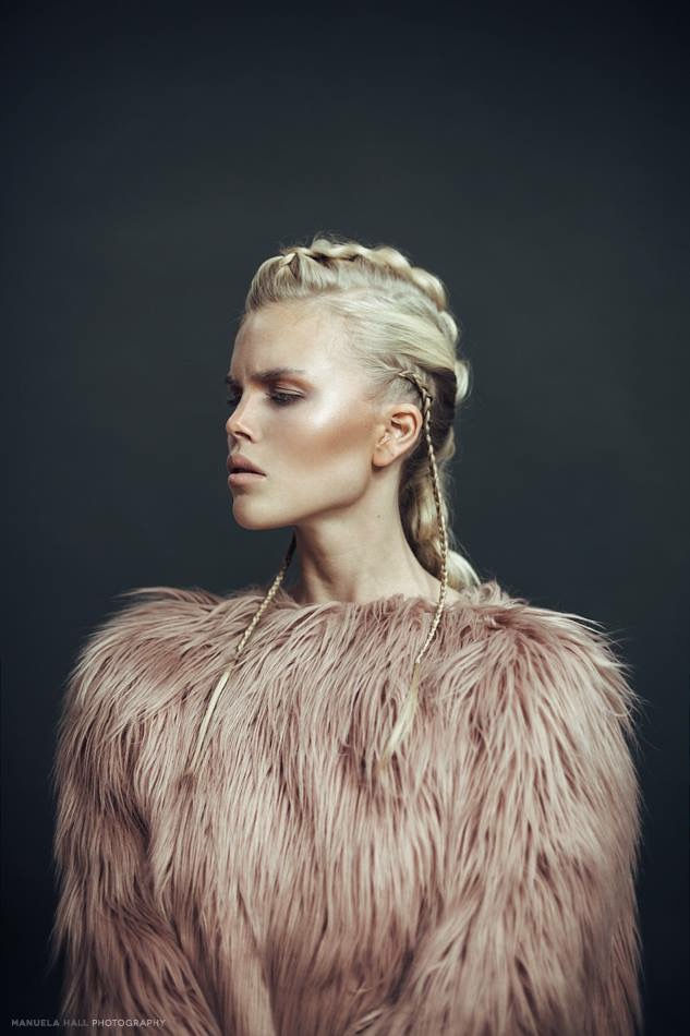 Photo: Manuela Hall Model: Valerie Make-up/ Hair: Isabella Kirchner