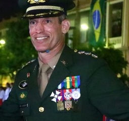 Associado recebe comando do Colégio Militar de Porto Alegre