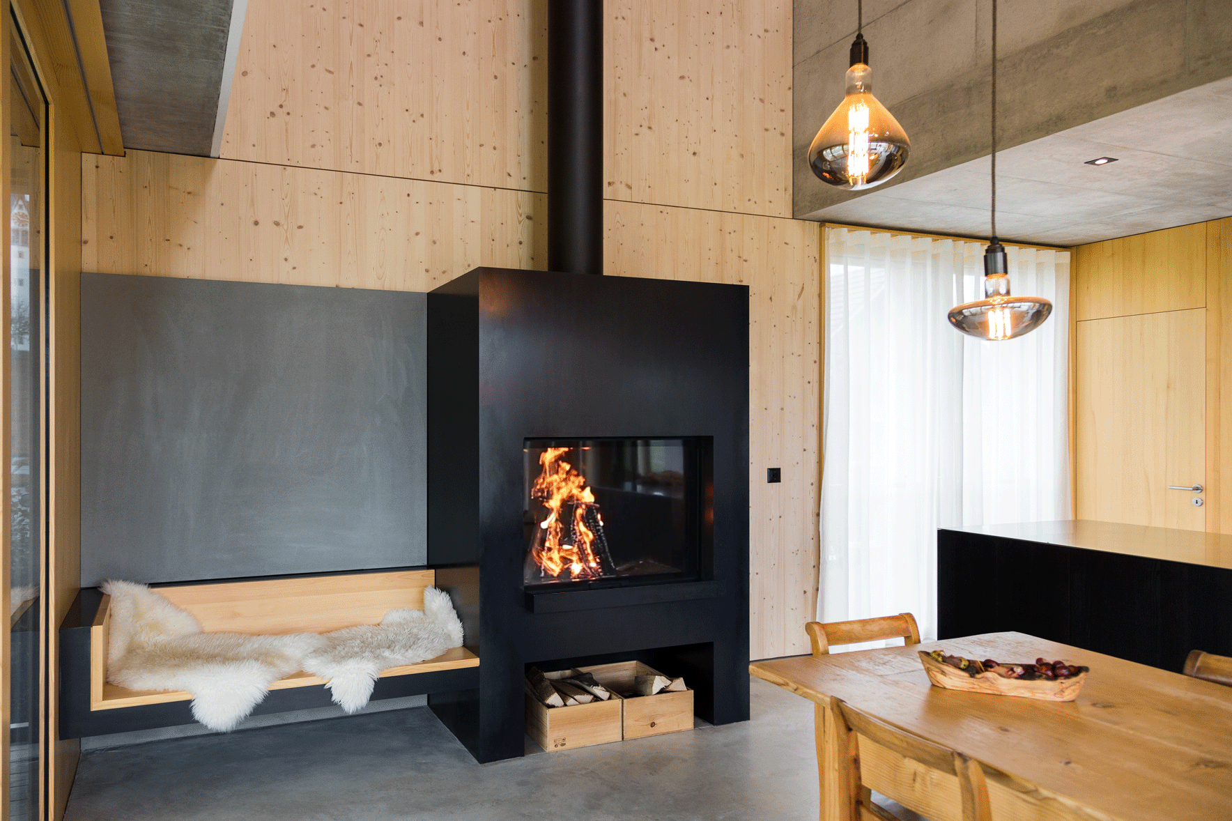 Cheminée Front Holzbank