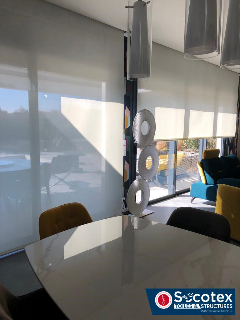 Stores tombants verticaux sur-mesure d'intérieur