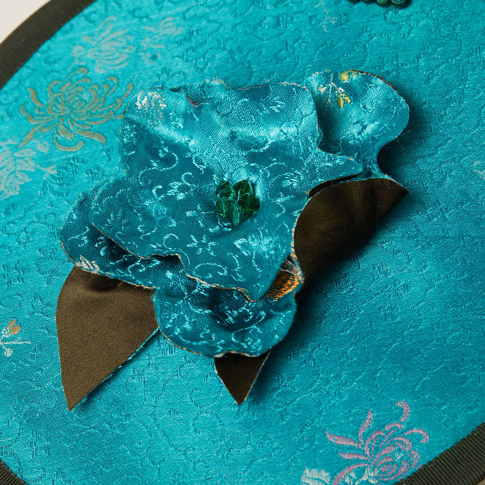 Miniaturbild: Chinese silk headpiece - Vittoria by Judy Bentinck