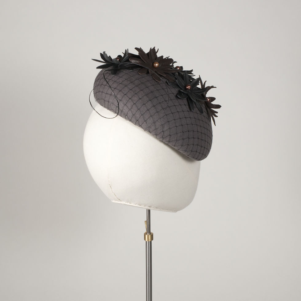 Miniatura: Wool felt cocktail hat - Rothesay, by Judy Bentinck