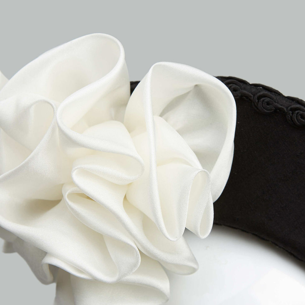 Miniatura: Black headband - Kiyomi - as worn by HRH Princess Beatrice. By Judy Bentinck