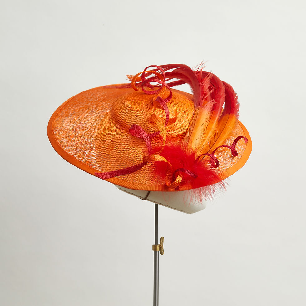 Miniaturbild: Orange sinamay sloping headpiece - Rebecca by Judy Bentinck