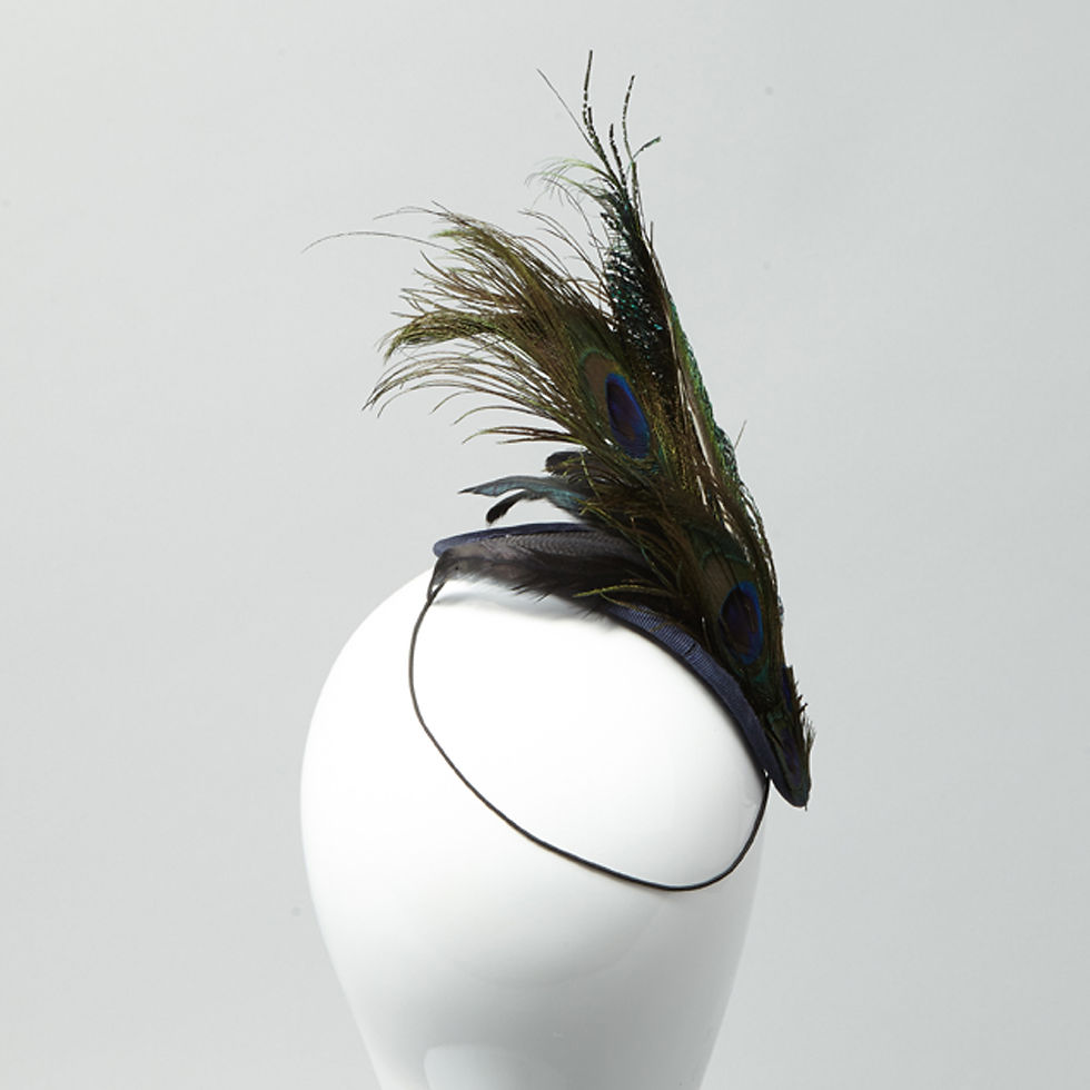 Miniaturbild: Sinamay headpiece bound with navy petersham - rear view