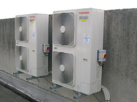 2011 Mise en place climatisation TGBT Carrefour Givors.JPG
