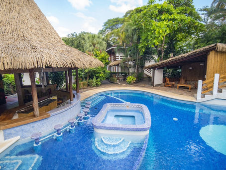 What is the Hotel Luna Llena like?