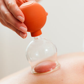 Schröpfkopfmassage